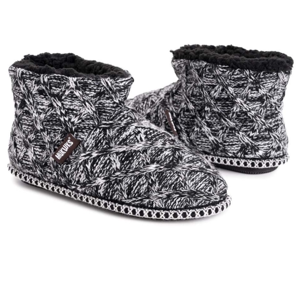 Muk Luks- Leighton Slipper Boot in Color Ebony & Ghost. NWT.